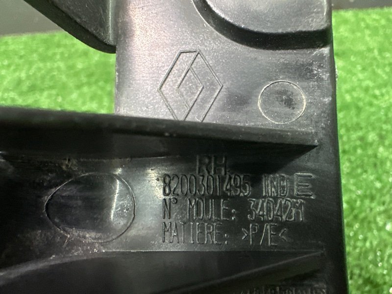 Кронштейн бампера Renault Logan