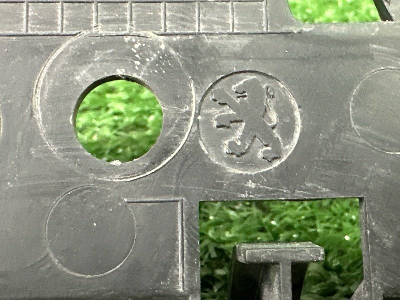 Кронштейн бампера Peugeot 307