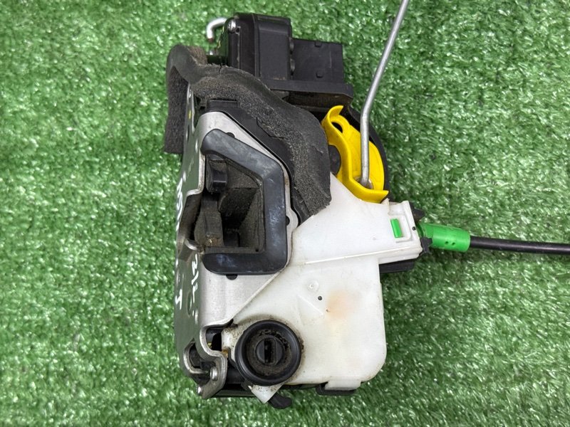 Замок двери Opel Astra J