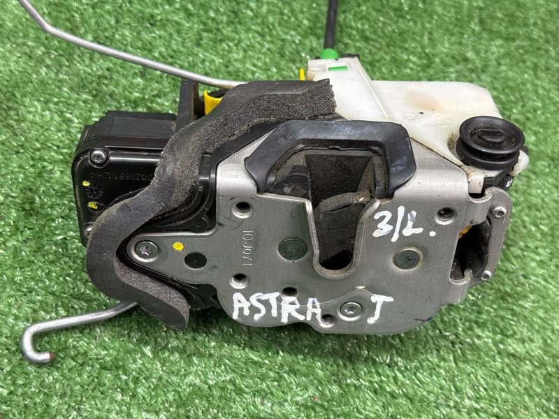 Замок двери Opel Astra J