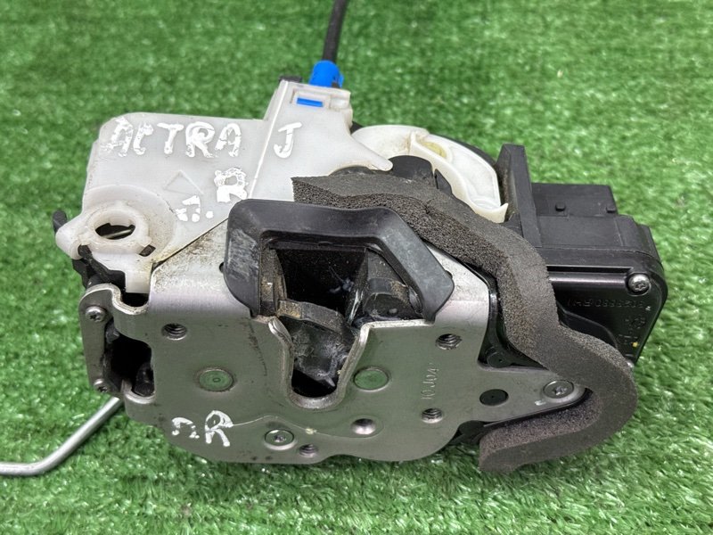 Замок двери Opel Astra J