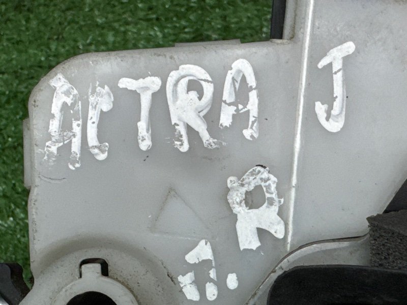 Замок двери Opel Astra J