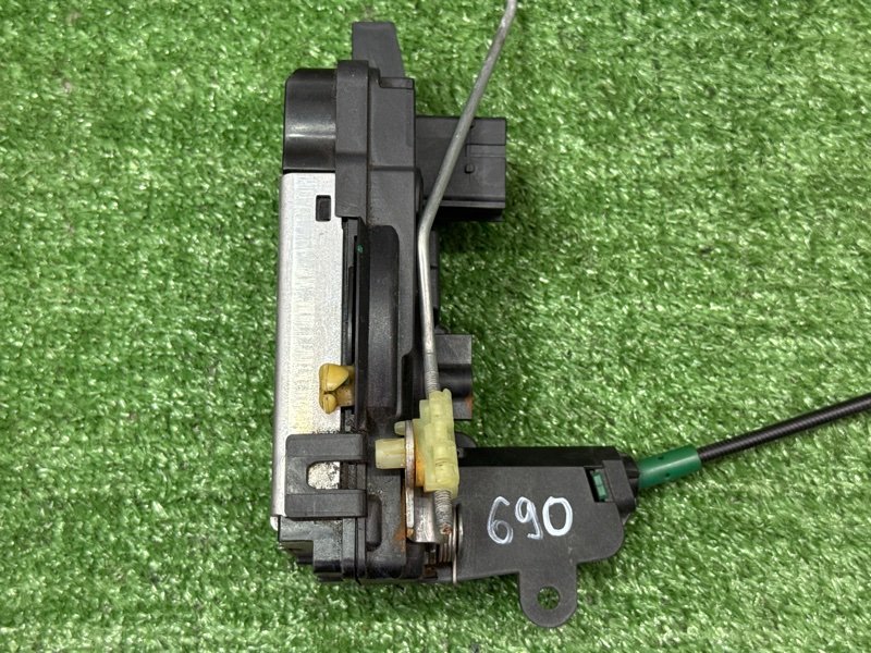 Замок двери Opel Astra H