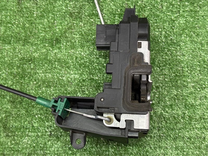 Замок двери Opel Astra H