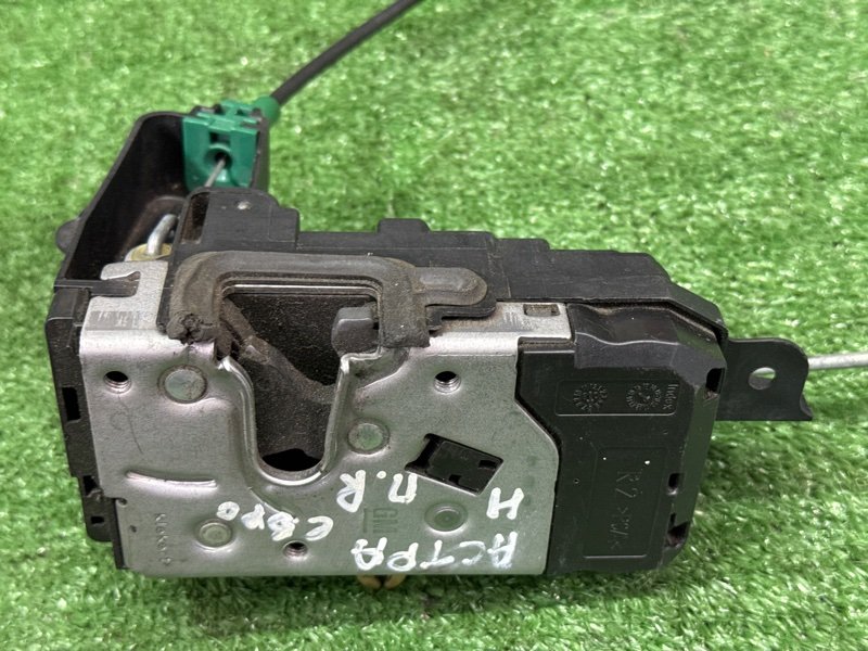 Замок двери Opel Astra H