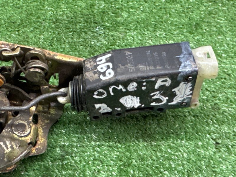 Замок двери Opel Omega