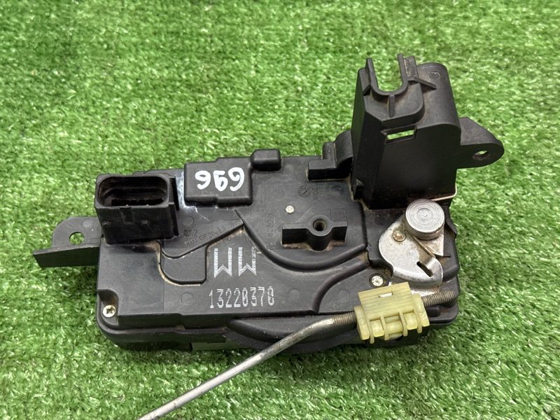 Замок двери Opel Zafira B