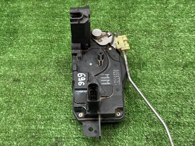 Замок двери Opel Zafira B