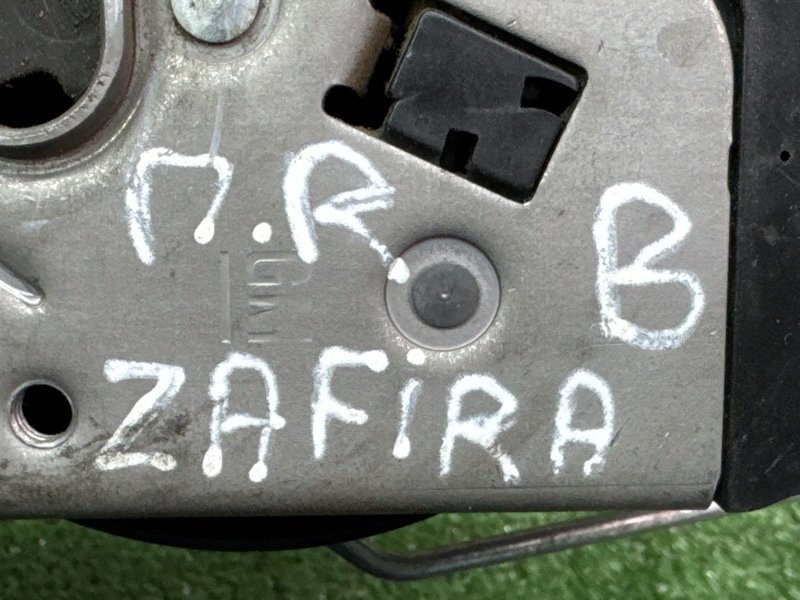 Замок двери Opel Zafira B