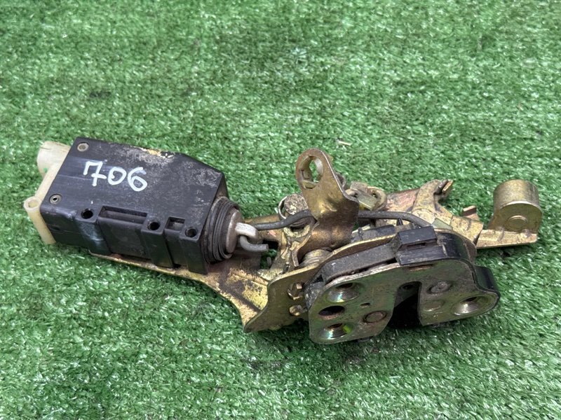 Замок двери Opel Omega