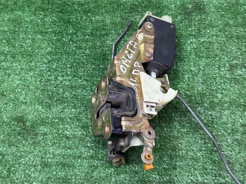 Замок двери Opel Omega