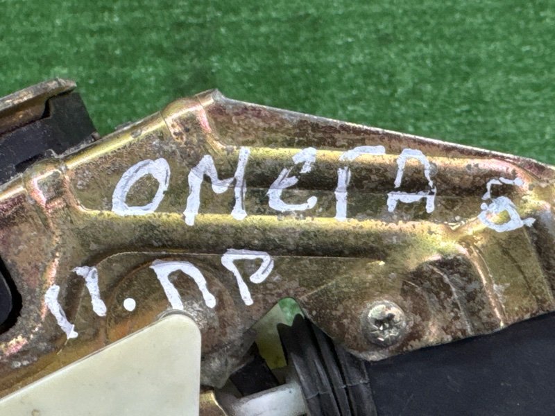 Замок двери Opel Omega