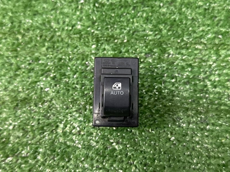 Кнопка стеклоподъемника Kia Ceed 1