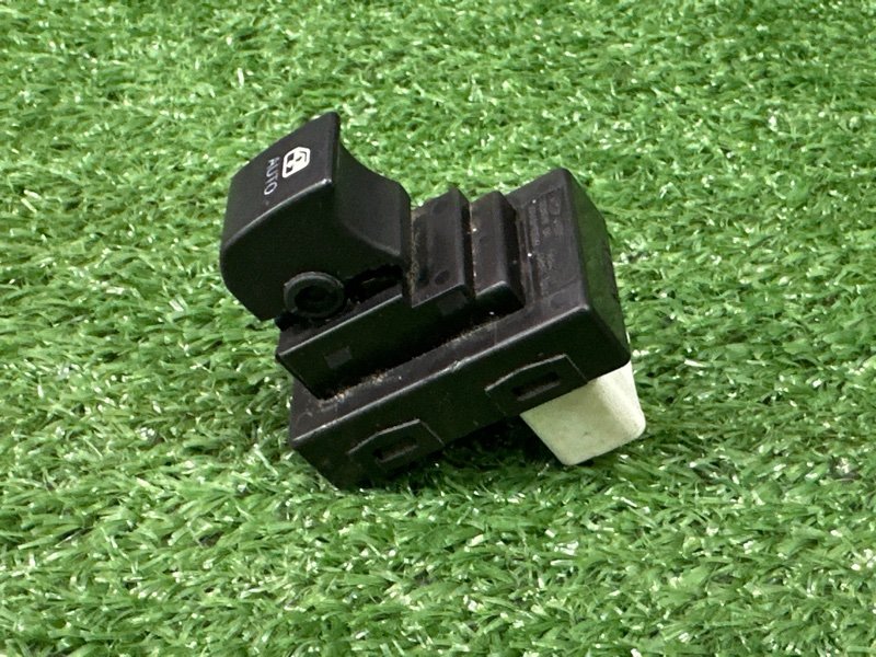 Кнопка стеклоподъемника Kia Ceed 1