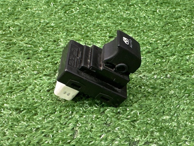 Кнопка стеклоподъемника Kia Ceed 1