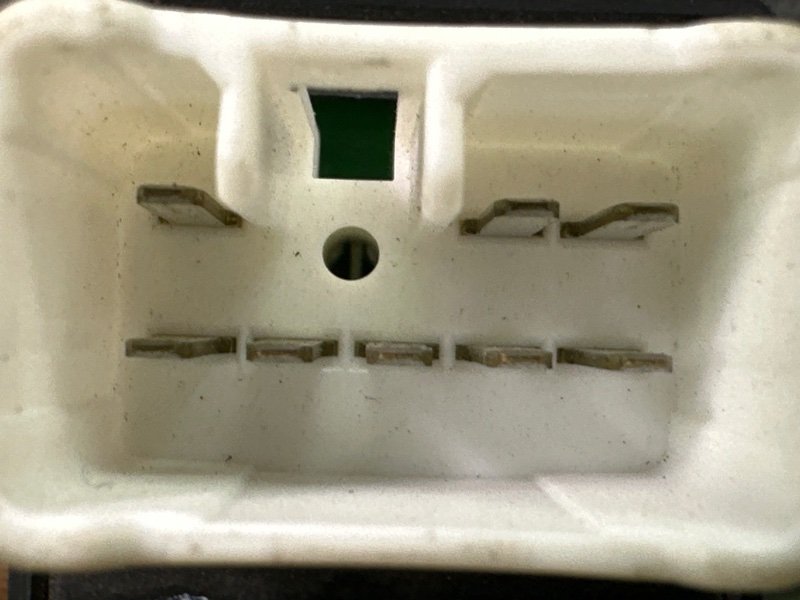 Кнопка стеклоподъемника Kia Ceed 1