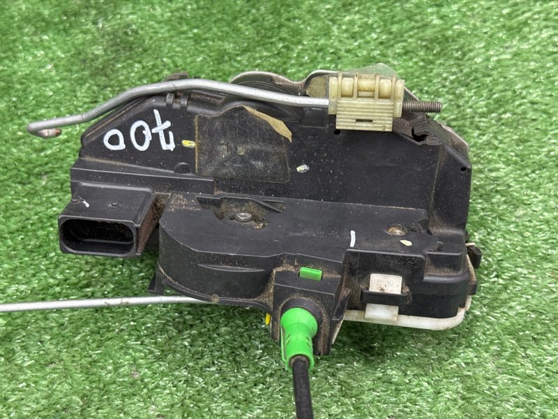 Замок двери Opel Astra J