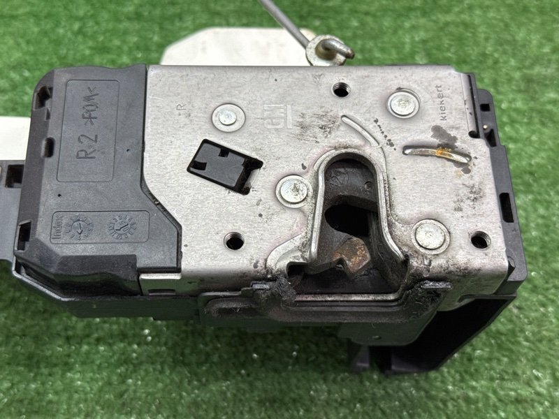 Замок двери Opel Astra