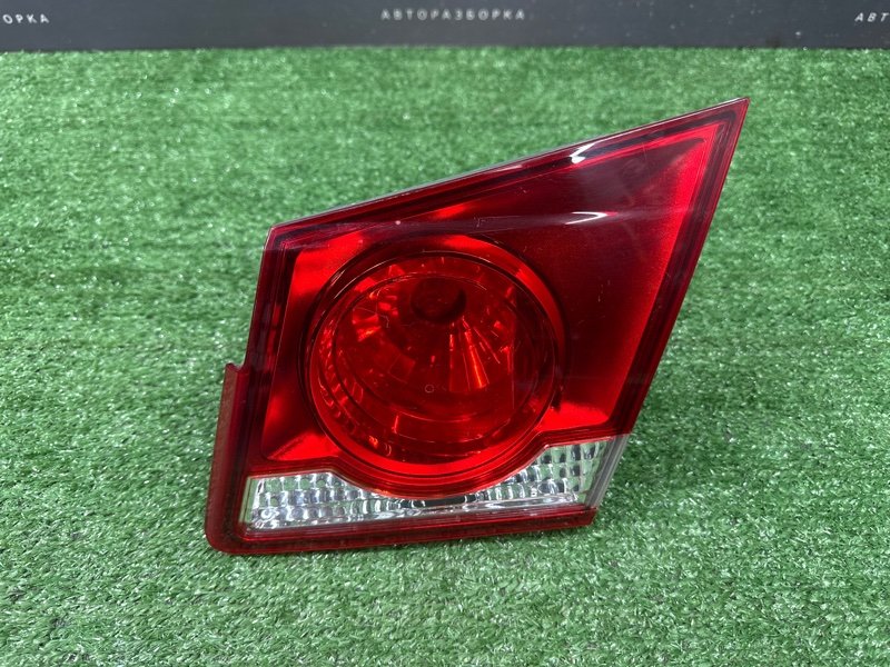 Фонарь в крышку багажника Chevrolet Cruze