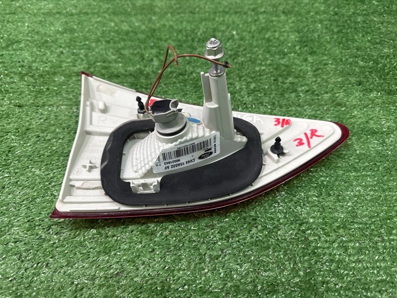 Фонарь в крышку багажника Ford Kuga