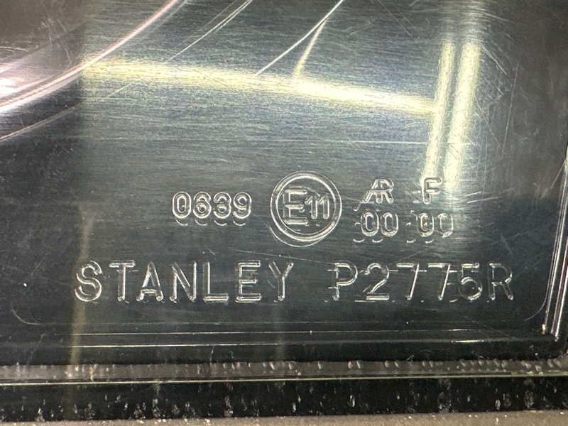 Фонарь в крышку багажника Mazda 3 BK