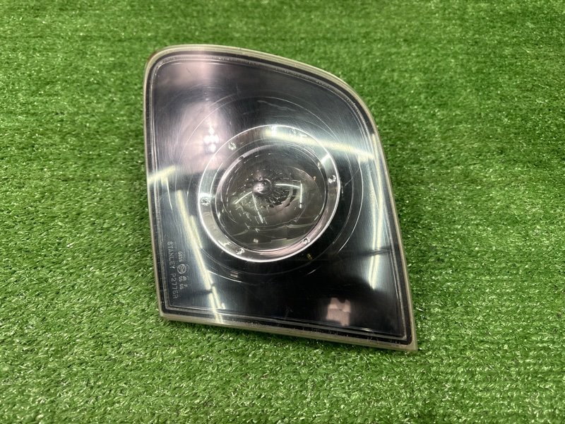 Фонарь в крышку багажника Mazda 3 BK