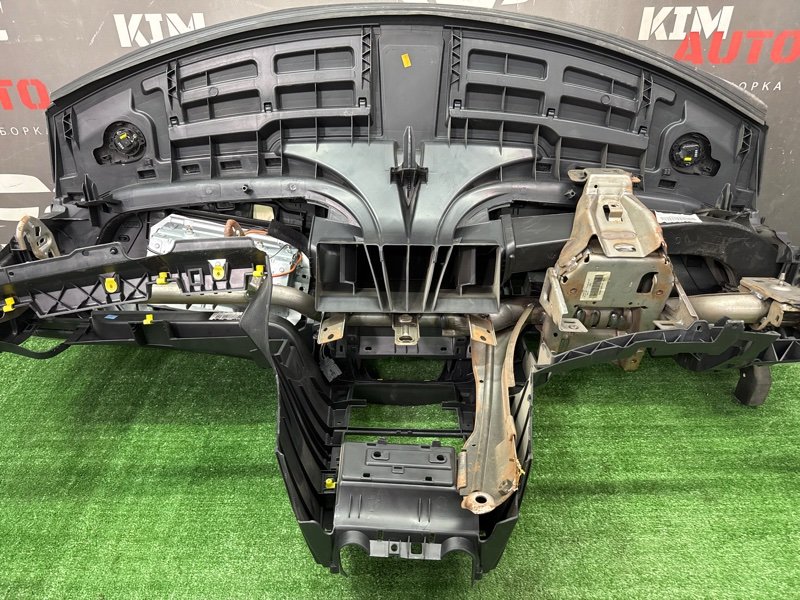 Торпедо Peugeot 207