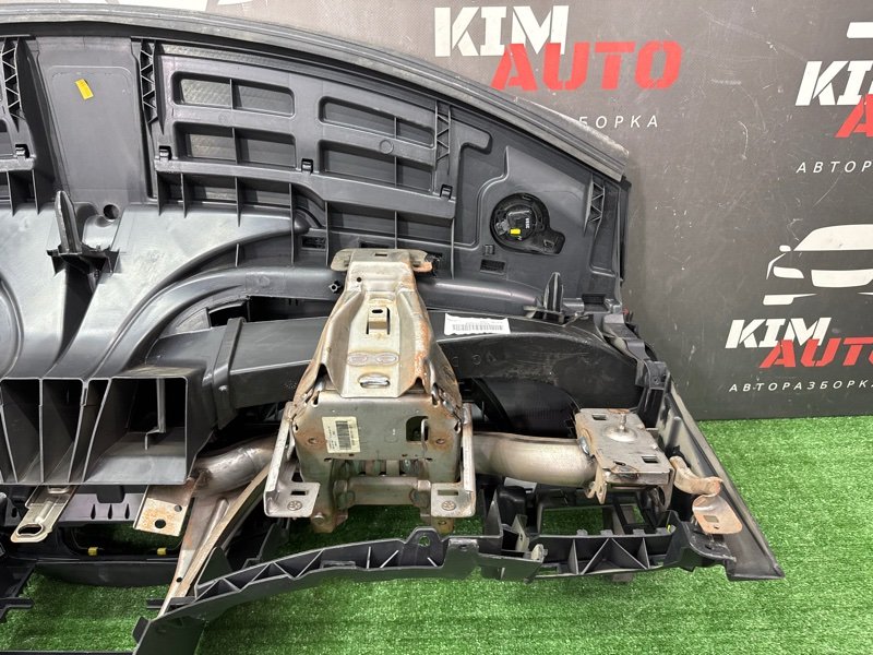 Торпедо Peugeot 207