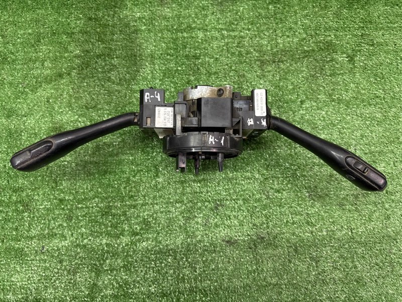 Блок подрулевых переключателей Skoda Octavia A4