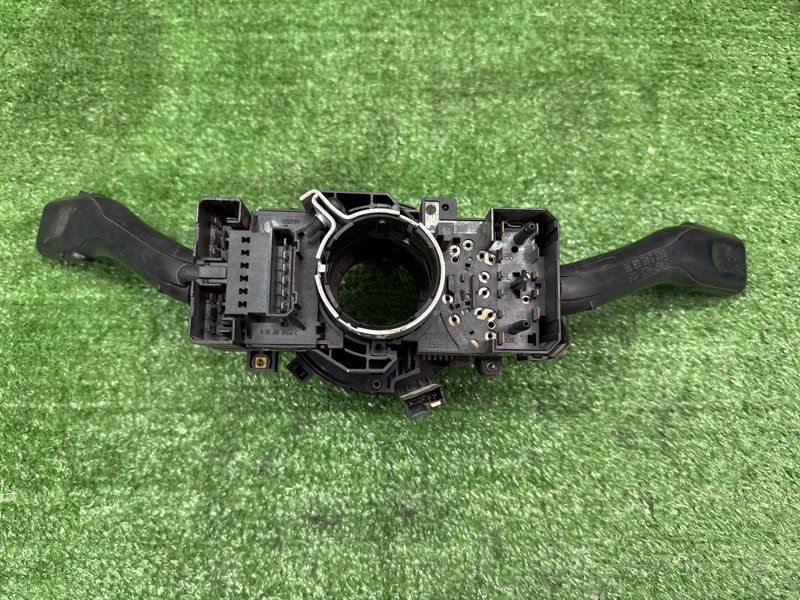 Блок подрулевых переключателей Skoda Octavia A4