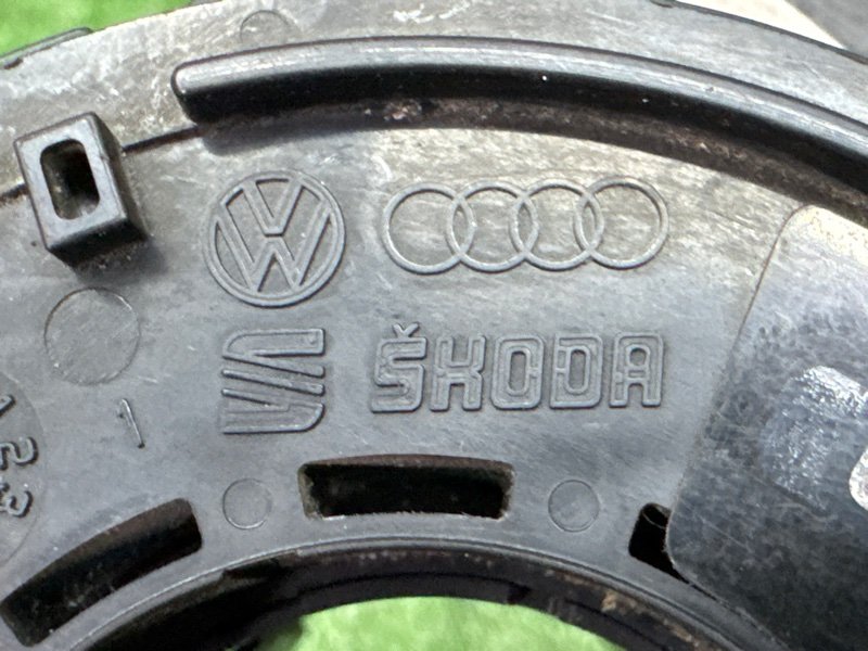 Блок подрулевых переключателей Skoda Octavia A4