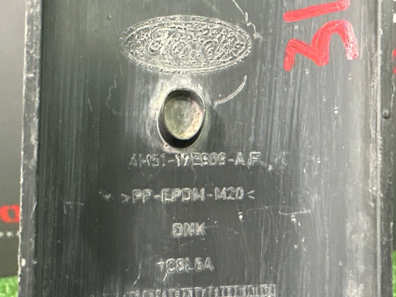 Накладка переднего бампера Ford Focus 2