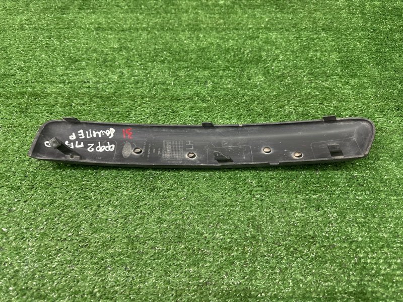 Накладка переднего бампера Ford Focus 2