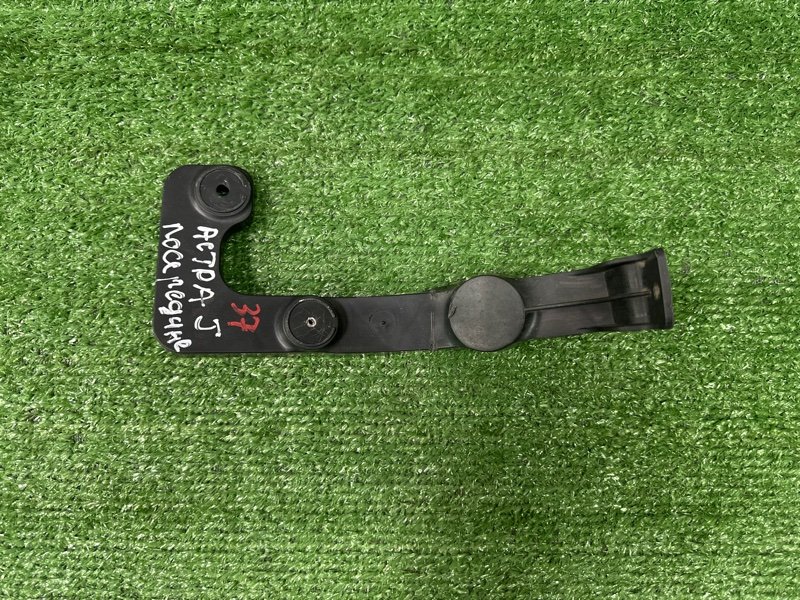 Кронштейн заднего бампера центральный Opel Astra J