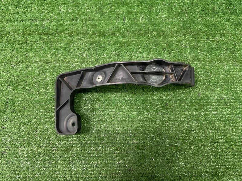 Кронштейн заднего бампера центральный Opel Astra J