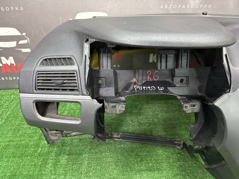 Торпедо Fiat Punto