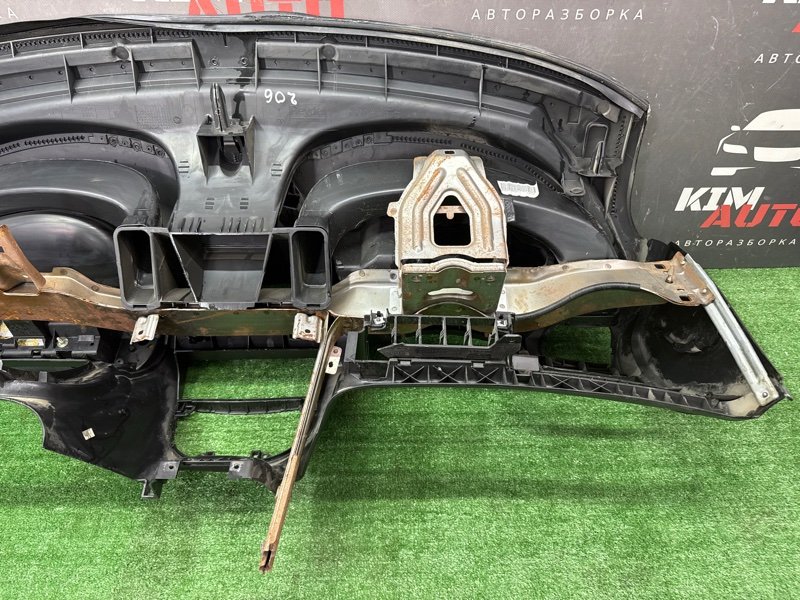 Торпедо Peugeot 206