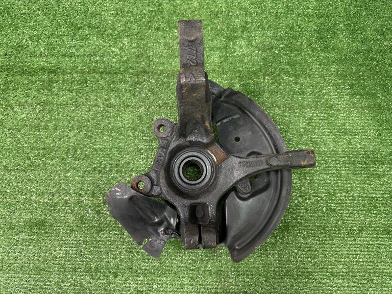 Кулак поворотный Lada Largus