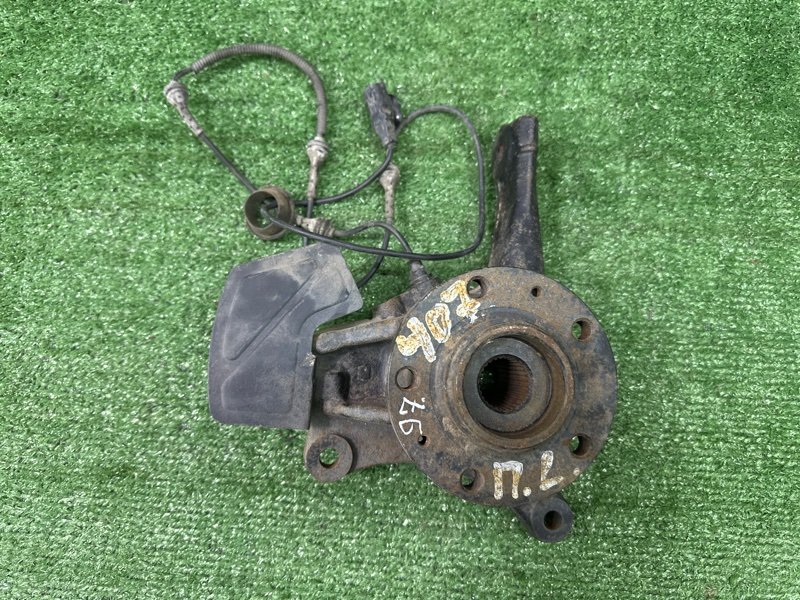 Кулак поворотный Peugeot 407