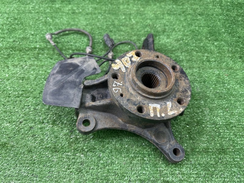 Кулак поворотный Peugeot 407