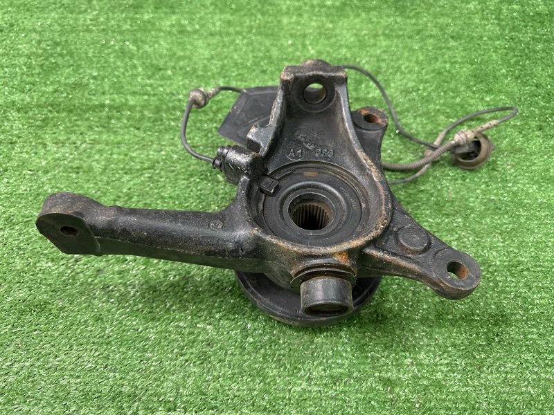 Кулак поворотный Peugeot 407