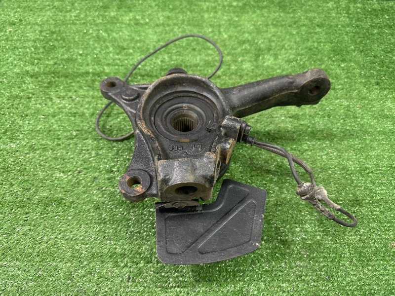 Кулак поворотный Peugeot 407