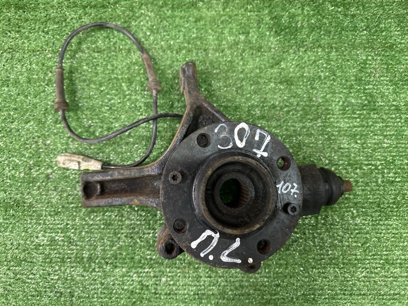 Кулак поворотный Peugeot 307