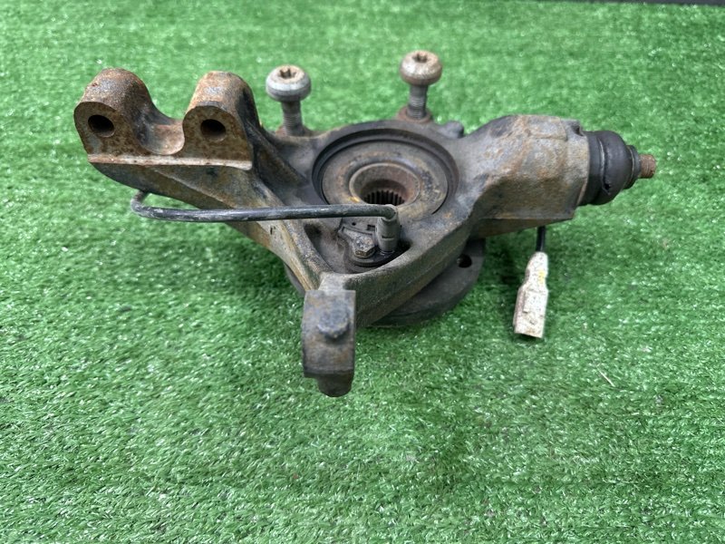 Кулак поворотный Peugeot 307