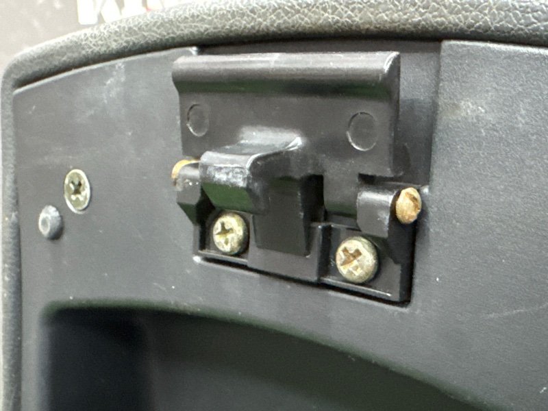 Консоль центральная Подлокотник LIFAN X60