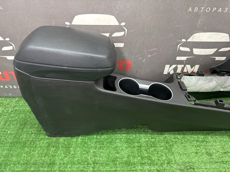 Консоль центральная Подлокотник Hyundai i30 GD