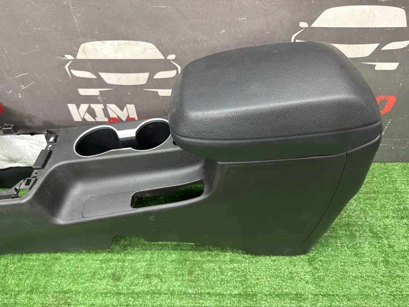 Консоль центральная Подлокотник Hyundai i30 GD