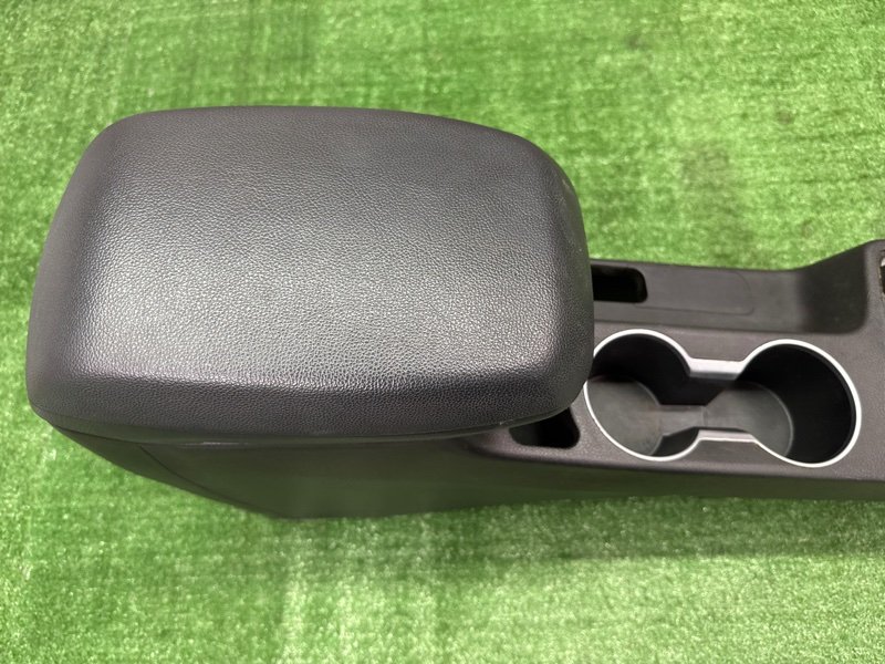 Консоль центральная Подлокотник Hyundai i30 GD