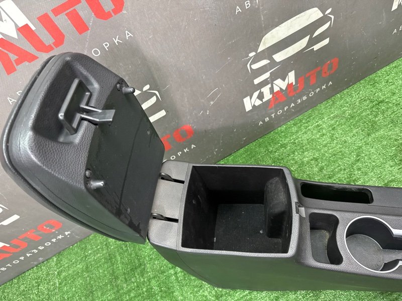 Консоль центральная Подлокотник Hyundai i30 GD