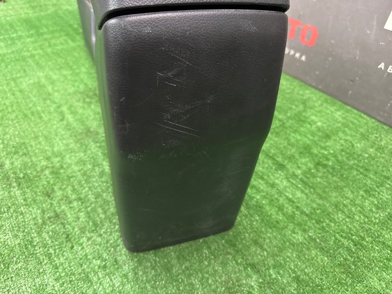 Консоль центральная Подлокотник Hyundai i30 GD